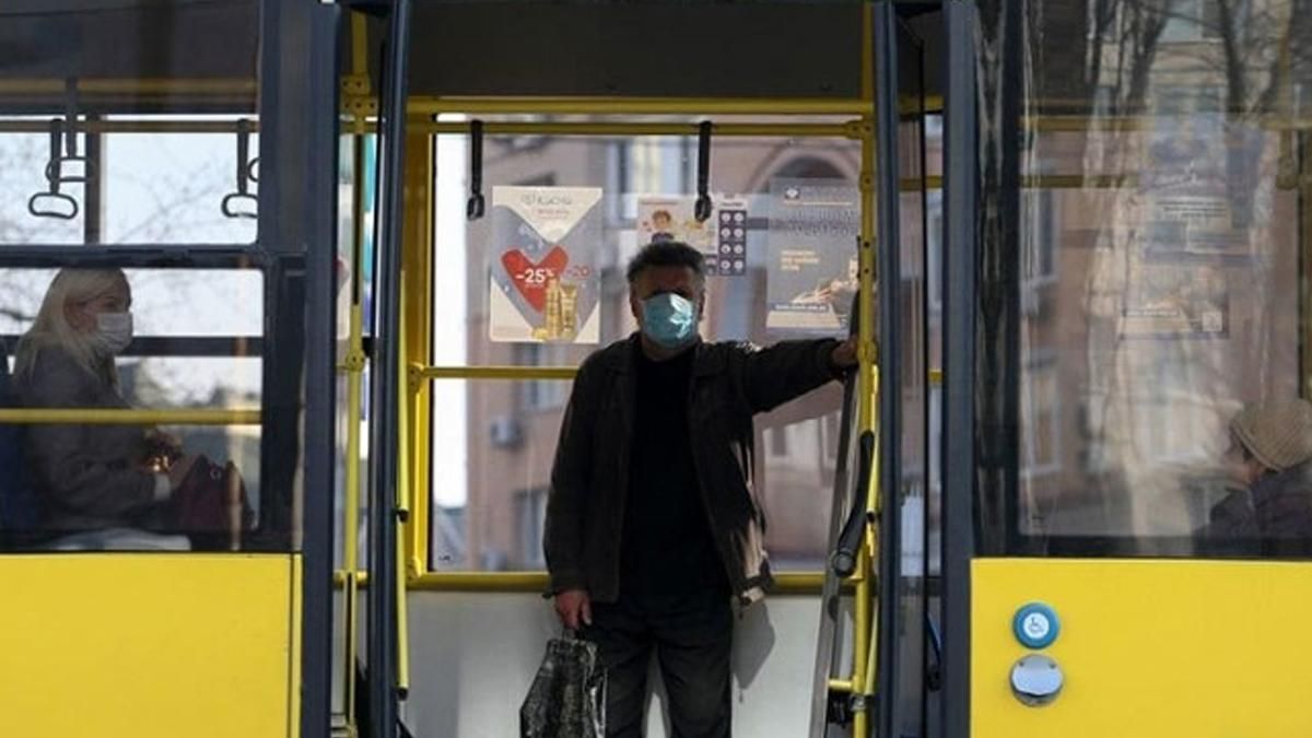 Новий локдаун: у Києві складають списки на спецперепустки у транспорт Новий локдаун: у Києві складають списки на спецперепустки у транспорт