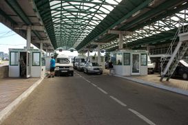 Ужесточат ограничения по пересечению границы: вводят самоизоляцию при въезде из России или Индии