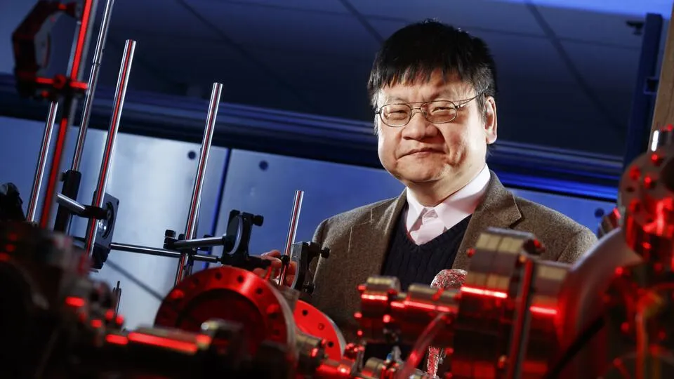 Науковець Юнфен Лу Науковець Юнфен Лу