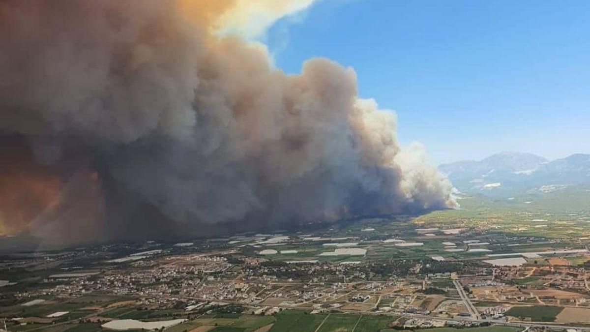 Пожары охватили курортную Турцию: фото с высоты птичьего полета Пожары охватили курортную Турцию: фото с высоты птичьего полета