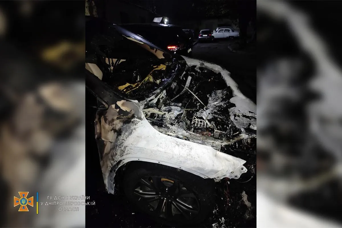 Lexus згорів на Харківщині в Кам'янському 