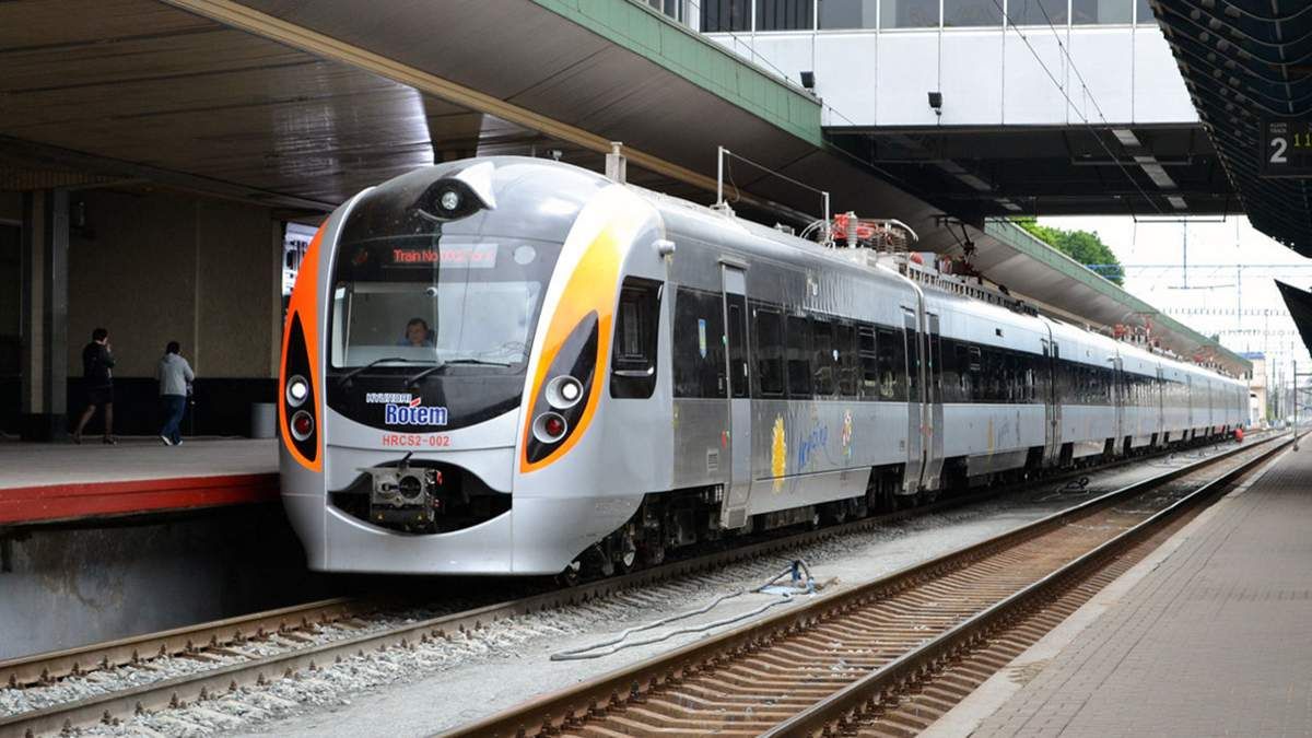 Интерсити Киев-Запорожье задерживается на 3 часа: причина Интерсити Киев-Запорожье задерживается на 3 часа: причина