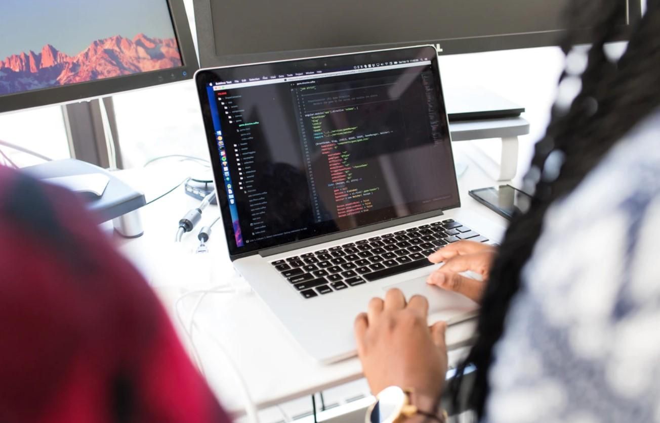 Украинская IT-сфера оправилась от коронакризиза: что ждет индустрию из-за дефицита специалистов Украинская IT-сфера оправилась от коронакризиза: что ждет индустрию из-за дефицита специалистов