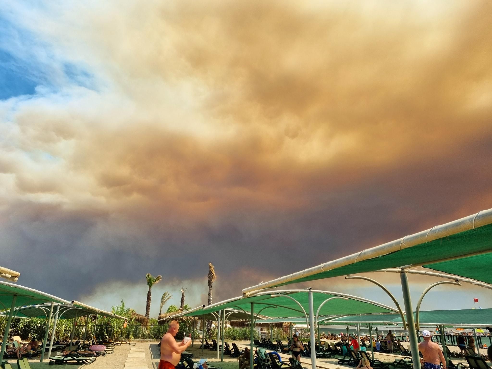 Українська туристка розповіла про ситуацію з пожежами в Анталії Українська туристка розповіла про ситуацію з пожежами в Анталії