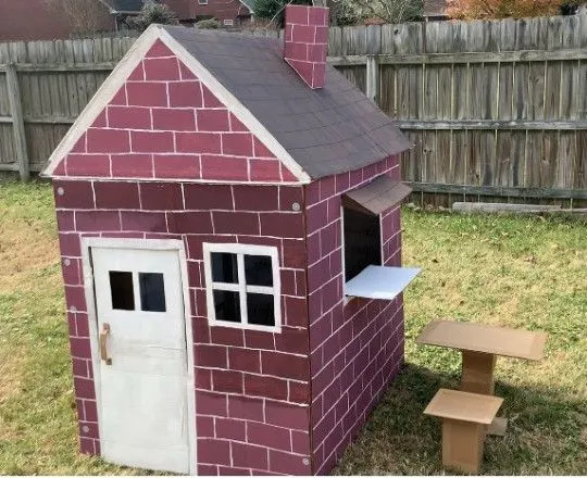 Іграшковий будиночок з картону, у який можна залізти 