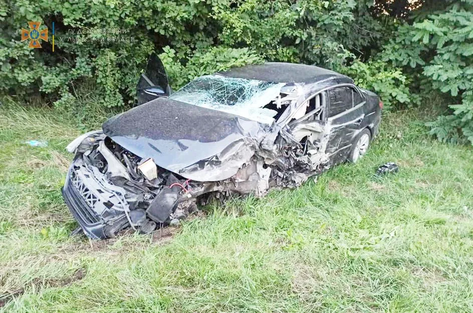 ДТП біля Львова Золочів Постраждалі Вантажівка влетіла в легковик 29.07.2021