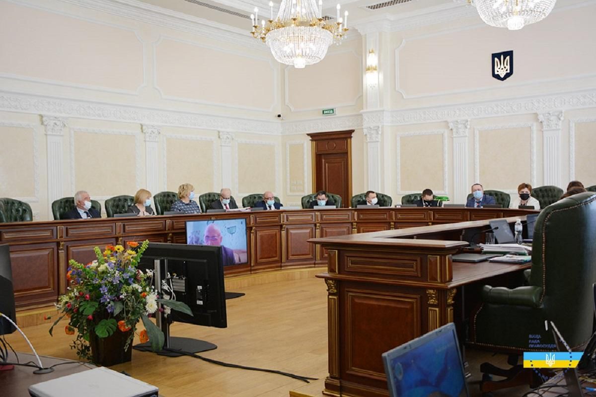 ВРП прикриває суддів-злочинців й платить їм мільйонні пенсії ВРП прикриває суддів-злочинців й платить їм мільйонні пенсії