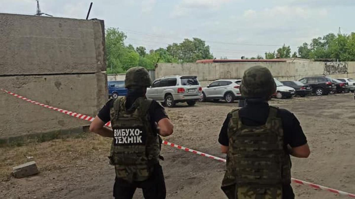 В зоне ООС под автомобилем сотрудника СБУ нашли взрывчатку В зоне ООС под автомобилем сотрудника СБУ нашли взрывчатку