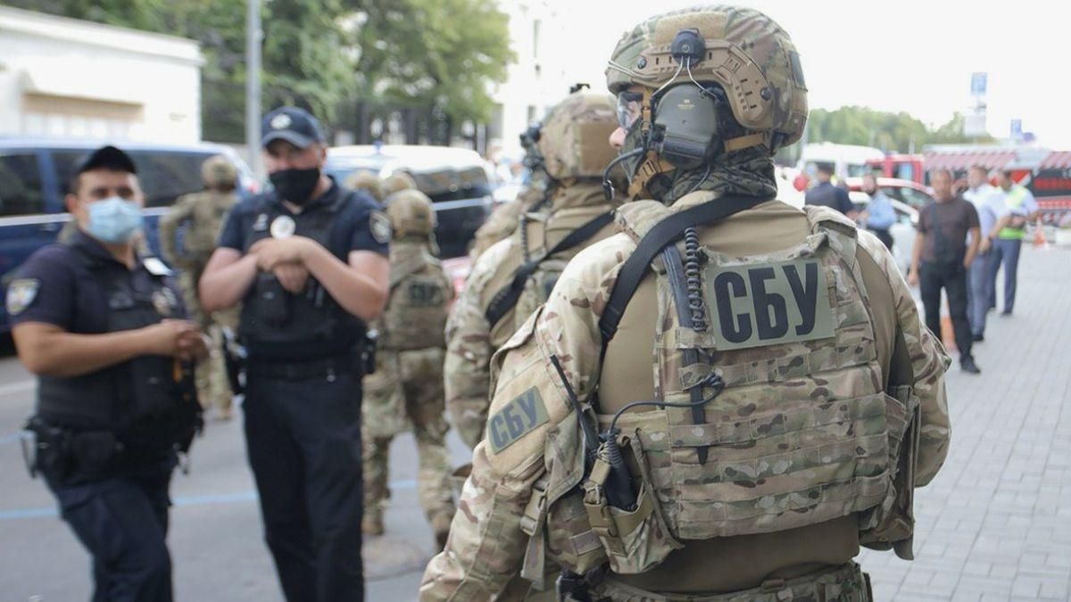 Чиновник СБУ: СМИ о том, чью машину заминировали на Луганщине Чиновник СБУ: СМИ о том, чью машину заминировали на Луганщине