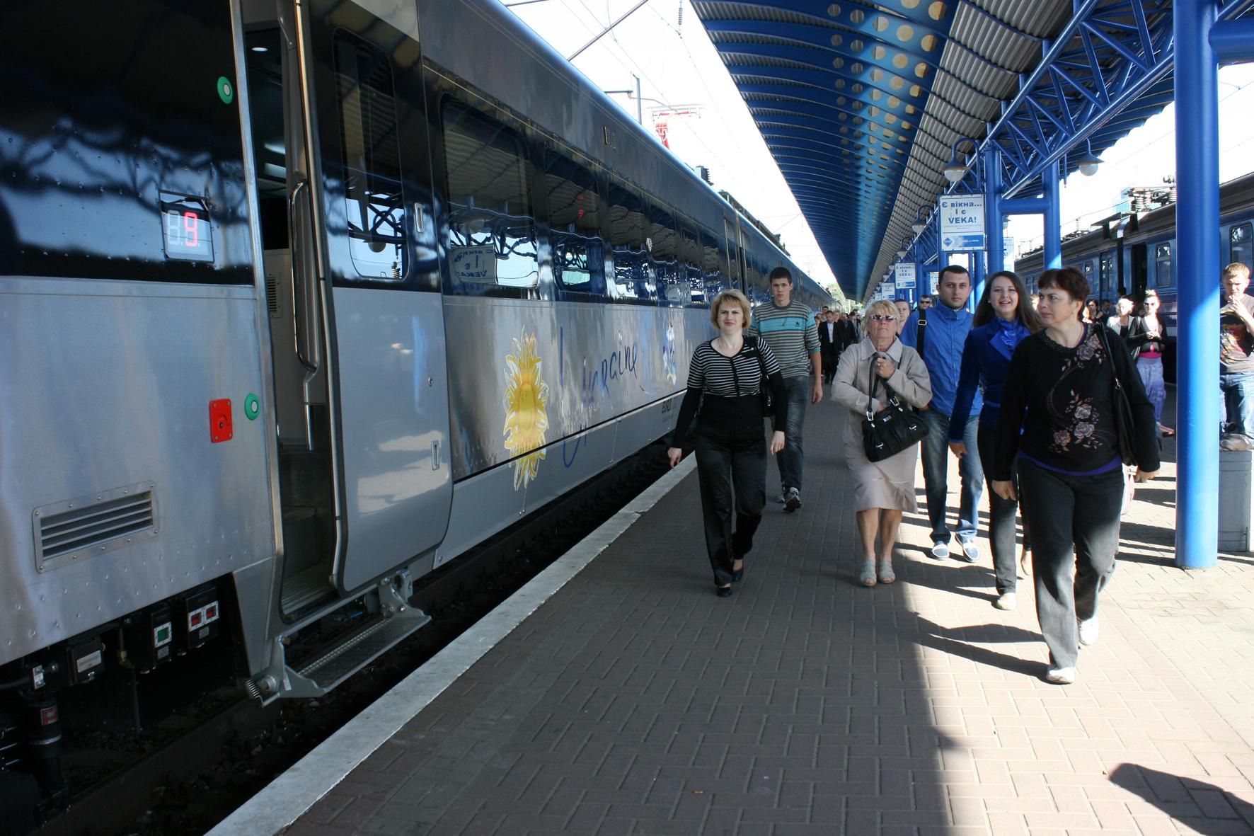 Укрзалізниця призначила 4 потяги до моря Укрзалізниця призначила 4 потяги до моря