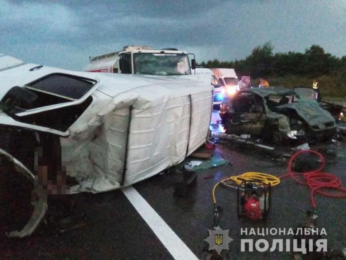 На Дніпропетровщині зіткнулися 4 автівки 29.07.2021: є жертви