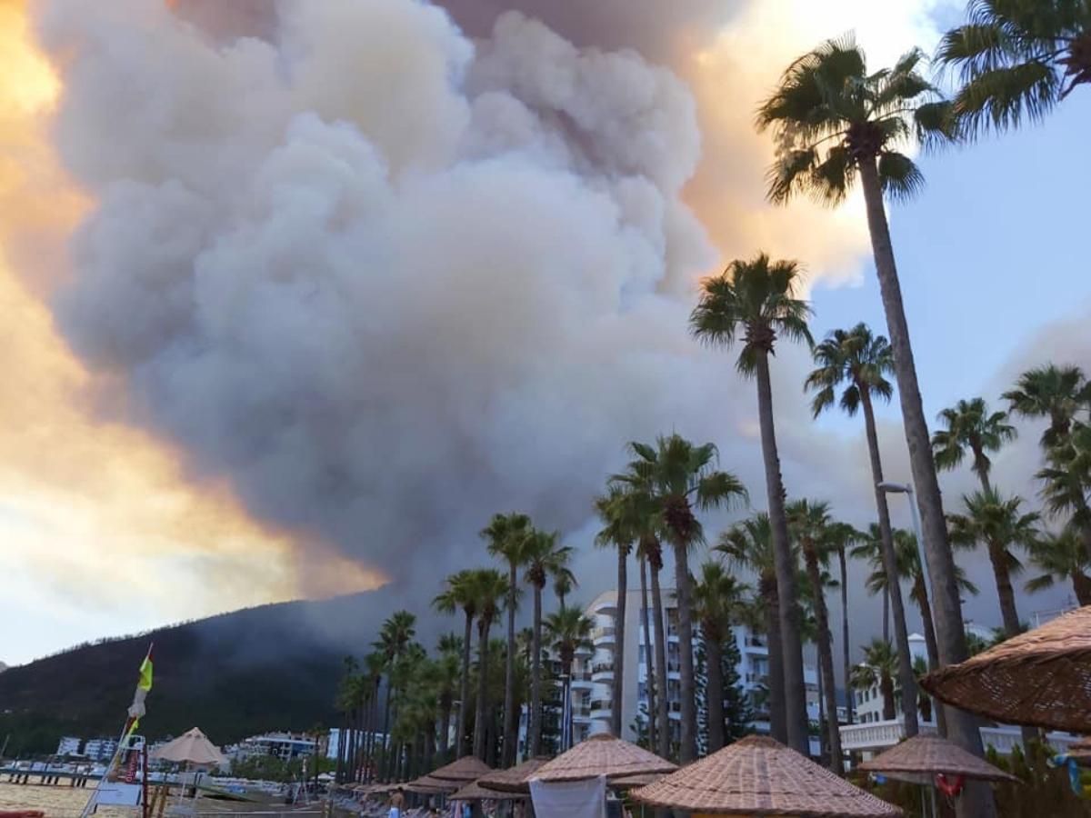 Українська туристка розповіла про пожежу в Мармарисі та вертольоти Українська туристка розповіла про пожежу в Мармарисі та вертольоти