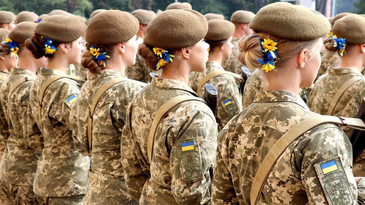 Сколько девушек вступили в военные вузы и колледжи в 2021 году