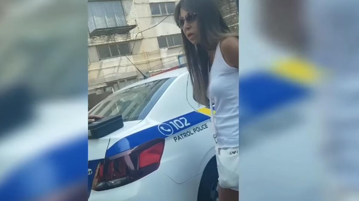 У митниці кажуть, що затримана в Києві п'яна водійка у них не працює У митниці кажуть, що затримана в Києві п'яна водійка у них не працює