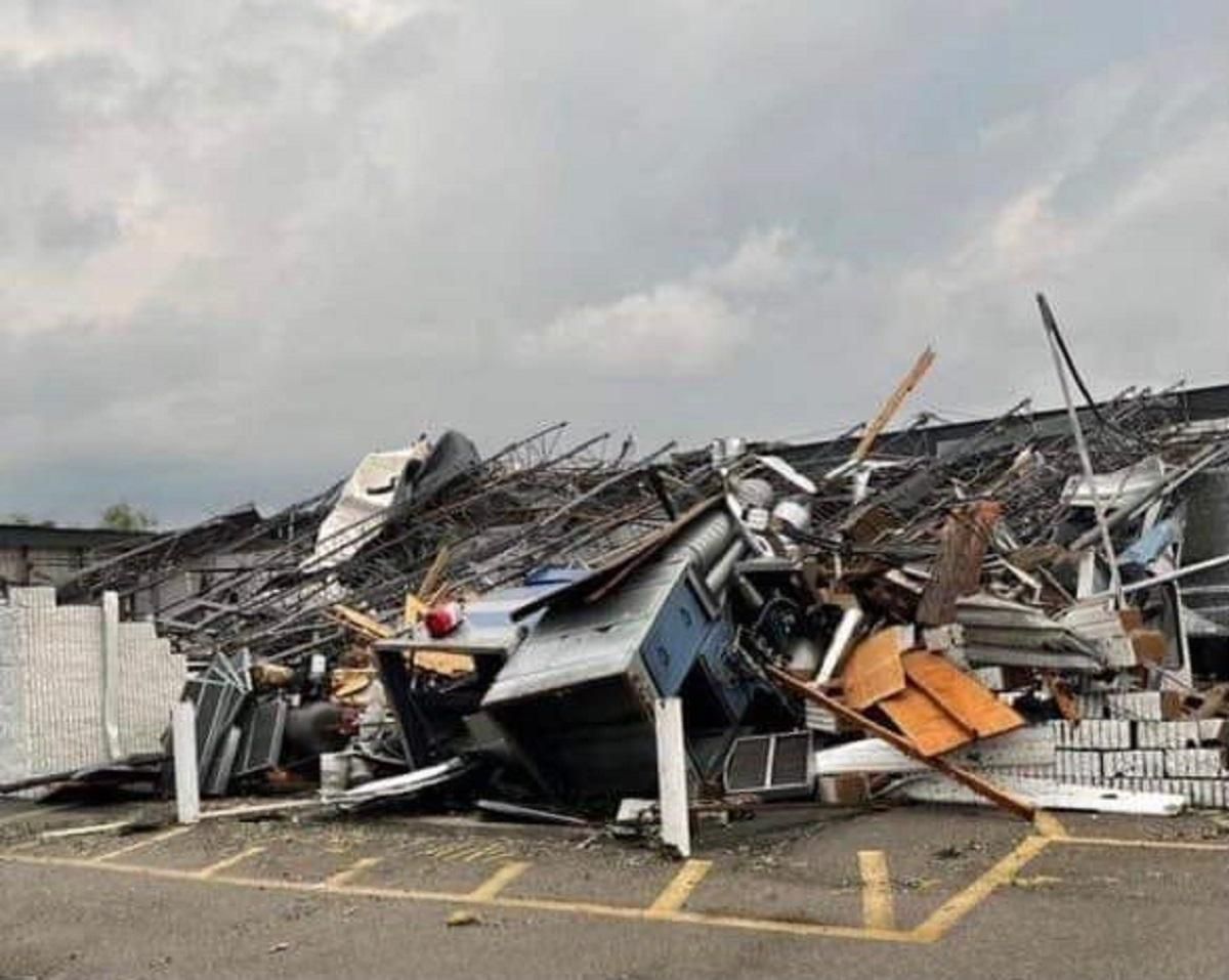 Є постраждалі: потужний торнадо у США залишив десятки людей без житла – моторошні фото та відео - 24 Канал Є постраждалі: потужний торнадо у США залишив десятки людей без житла – моторошні фото та відео - 24 Канал