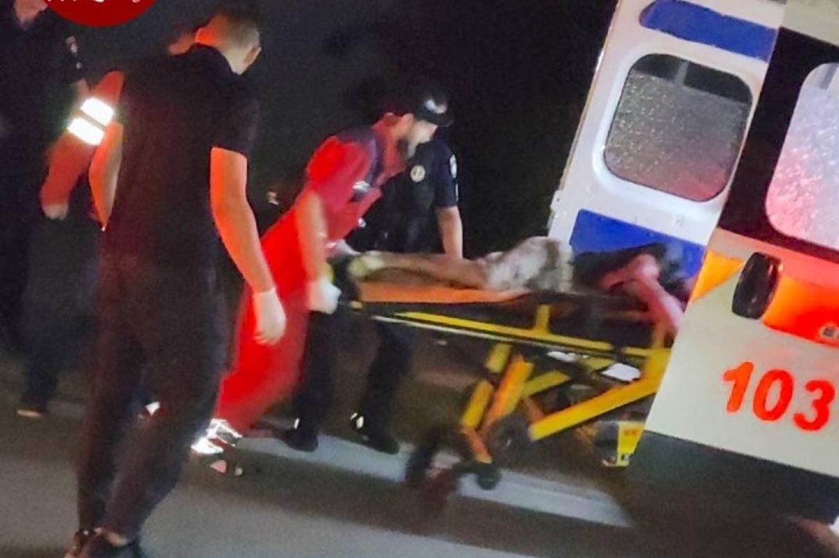 В Киеве ночью 1 августа нашли едва живого таксиста: фото В Киеве ночью 1 августа нашли едва живого таксиста: фото