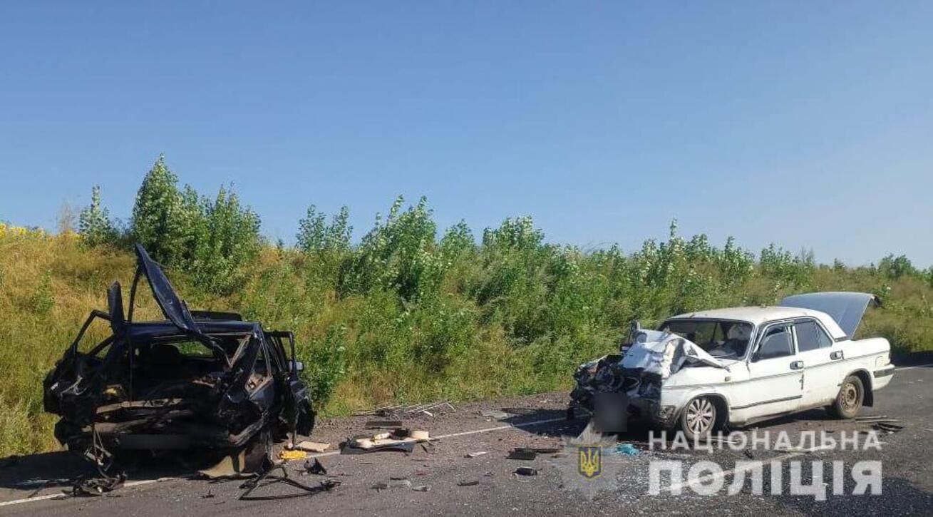 На Одещині внаслідок ДТП авто розірвало навпіл 1 серпня 2021: фото