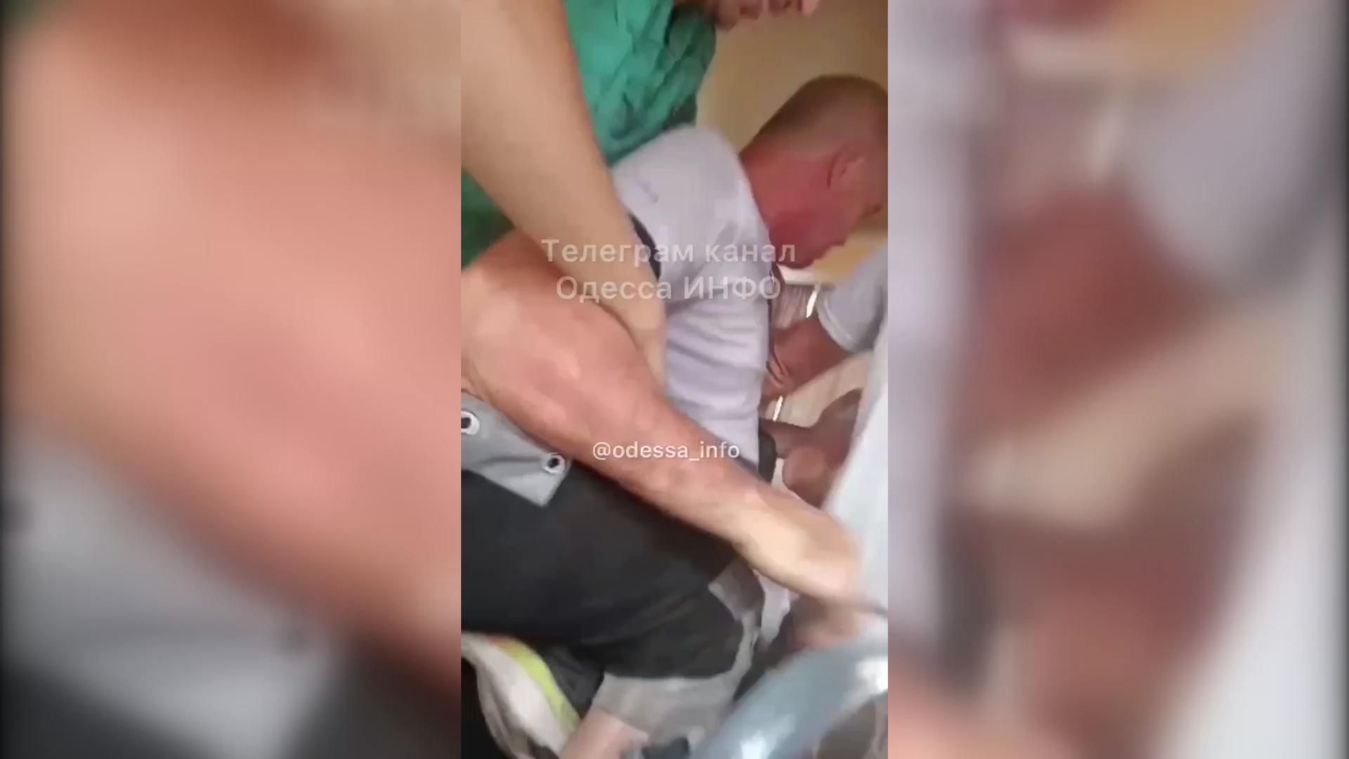 В Одессе произошла драка в маршрутке 01.08.2021 - видео В Одессе произошла драка в маршрутке 01.08.2021 - видео