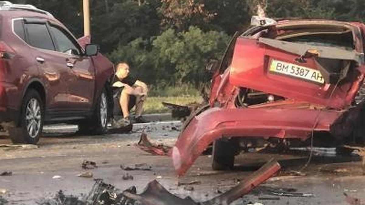 На в'їзді у Київ з Броварів сталася карколомна аварія На в'їзді у Київ з Броварів сталася карколомна аварія