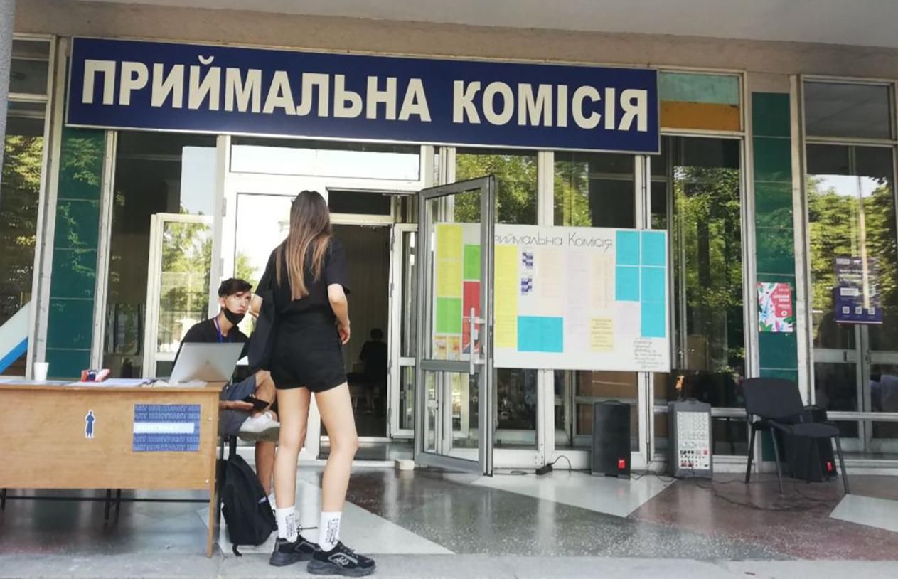 Вступ до вишів: завершується прийом оригіналів документів Вступ до вишів: завершується прийом оригіналів документів