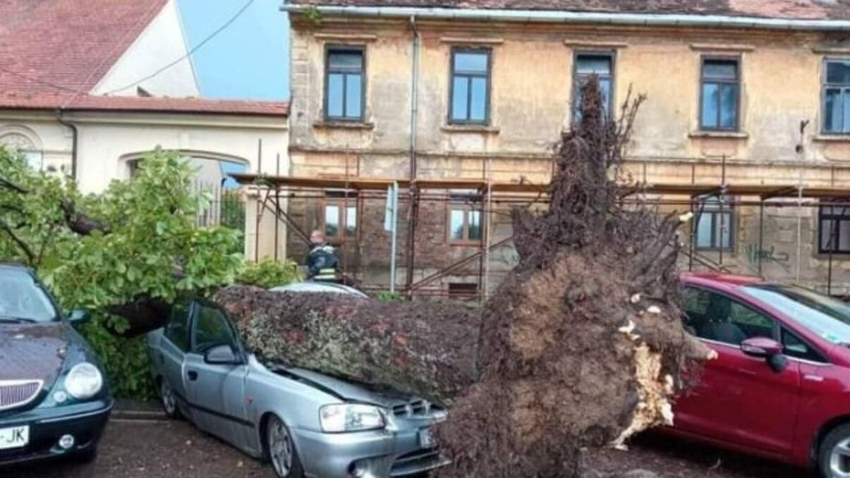 Хорватією 01.08.2021 пронісся сильний шторм: фото Хорватією 01.08.2021 пронісся сильний шторм: фото