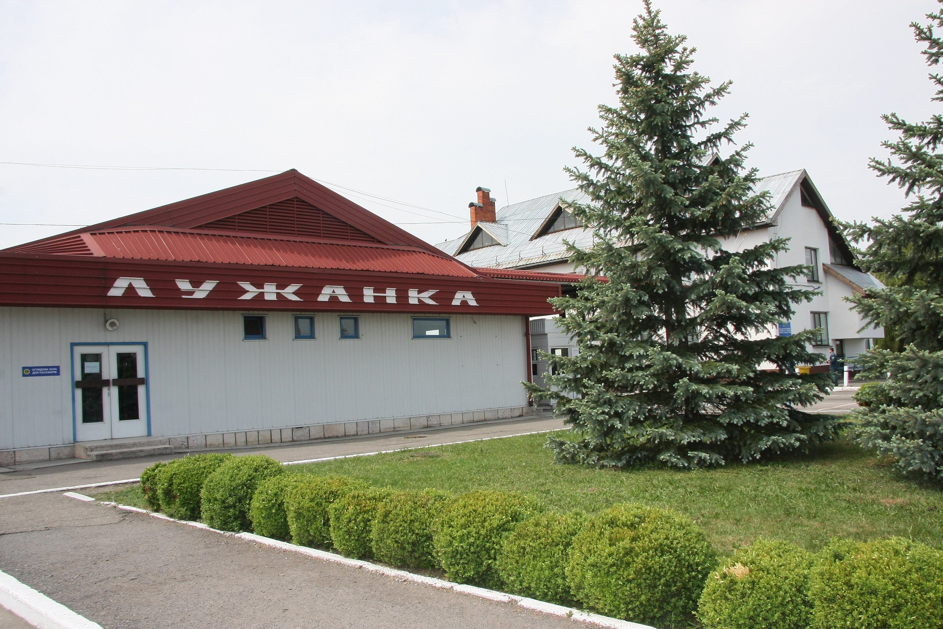 Сильний буревій зупинив перетин кордону з Угорщиною Сильний буревій зупинив перетин кордону з Угорщиною