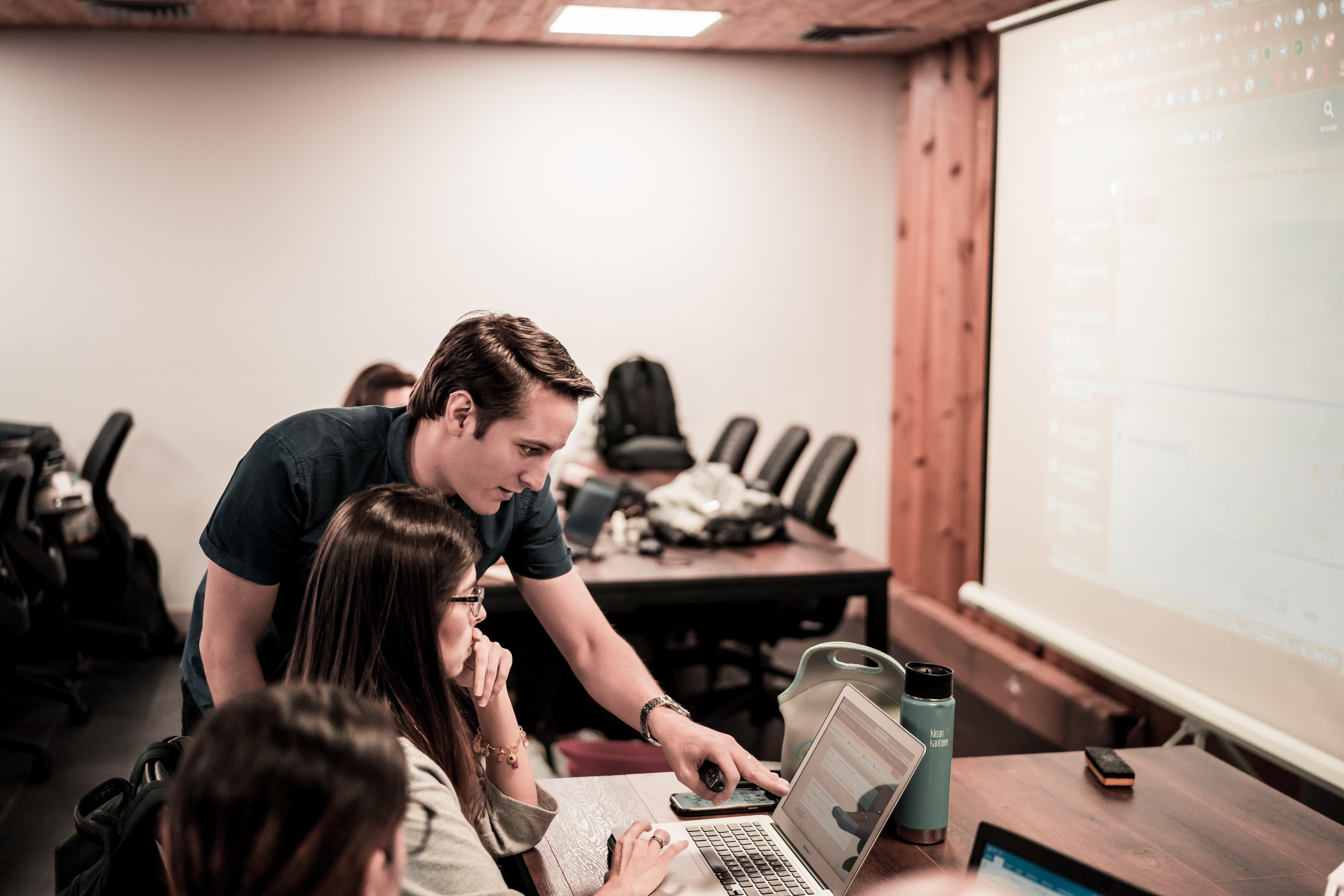 Google и другие финтех-гиганты финансируют ученых Google и другие финтех-гиганты финансируют ученых