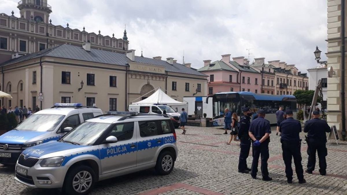 В Польше подожгли пункт вакцинации и эпидемиологическую станцию В Польше подожгли пункт вакцинации и эпидемиологическую станцию