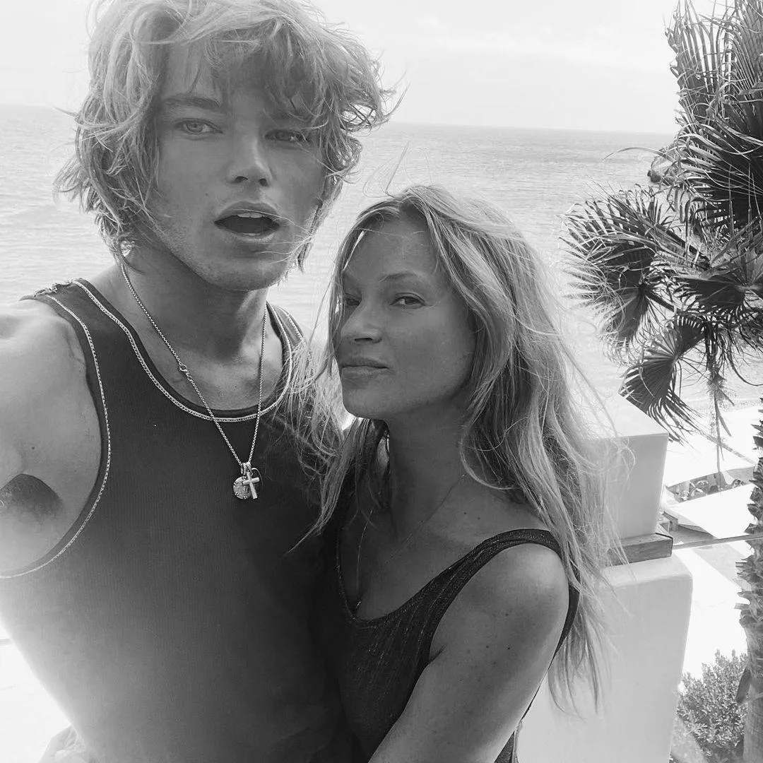 Кейт Мосс з молодим манекенником Кейт Мосс з молодим манекенником