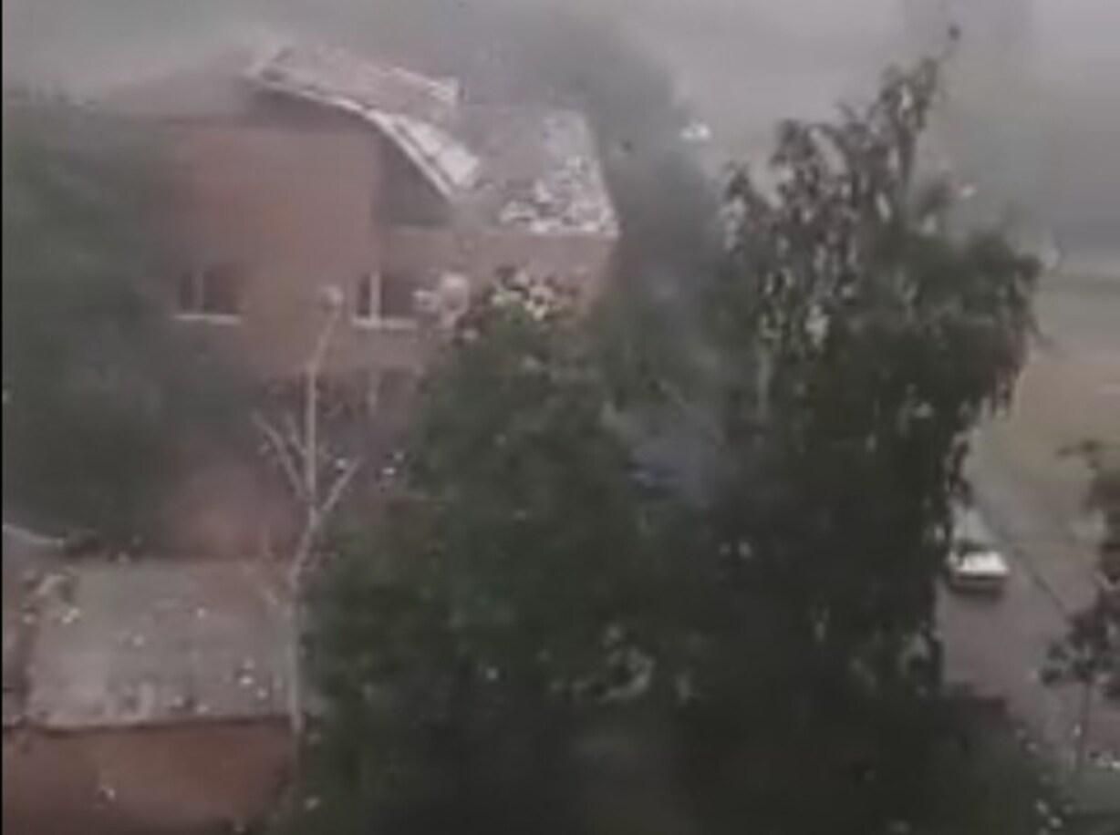 На Миколаївщині буря знесла дах будівлі суду: фото, відео