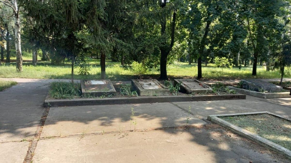 Пошкодили меморіал загиблим воїнам на Дніпропетровщині: фото