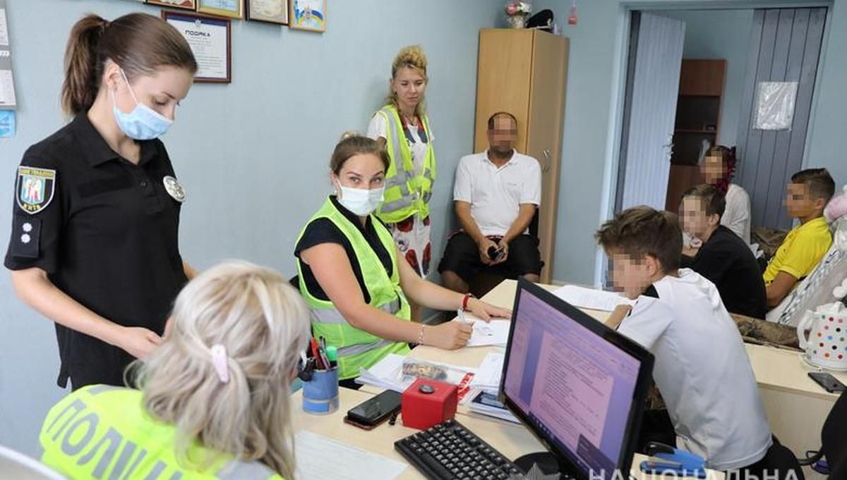 У Києві спіймали підлітків, які побили літнього чоловіка