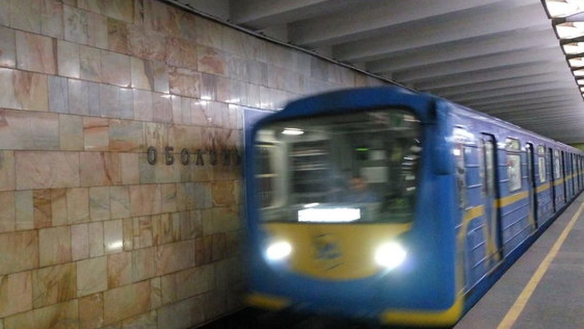 В Киеве на станции Оболонь человек упал на рельсы