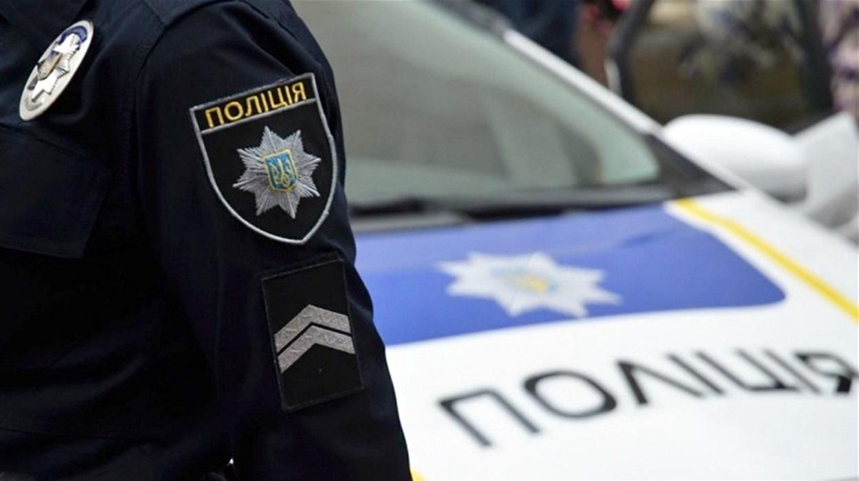 В Днепре водитель ударил топором полицейского: что известно В Днепре водитель ударил топором полицейского: что известно