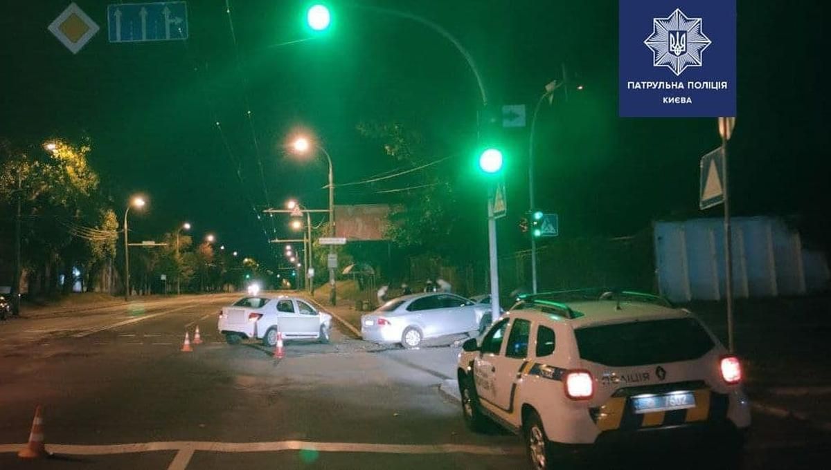 У Києві п'яний водій спровокував ДТП, в якому травмувалася його дитина У Києві п'яний водій спровокував ДТП, в якому травмувалася його дитина