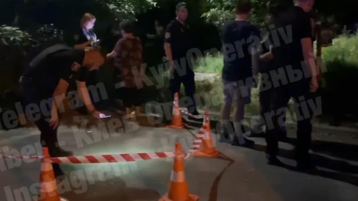 У Києві на Виноградарі чоловік підрізав знайомого У Києві на Виноградарі чоловік підрізав знайомого