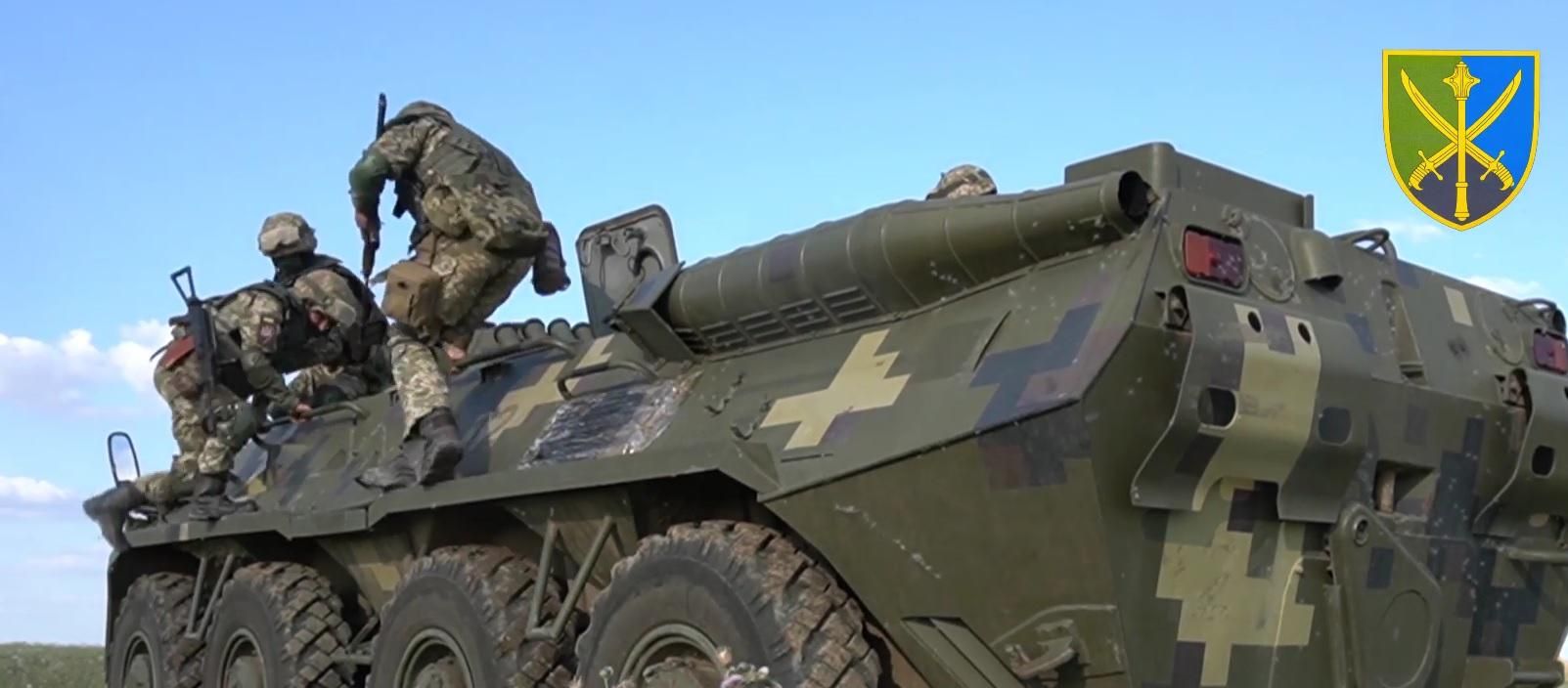 Резервисты тренировались уничтожать врага на границе с Крымом: видео