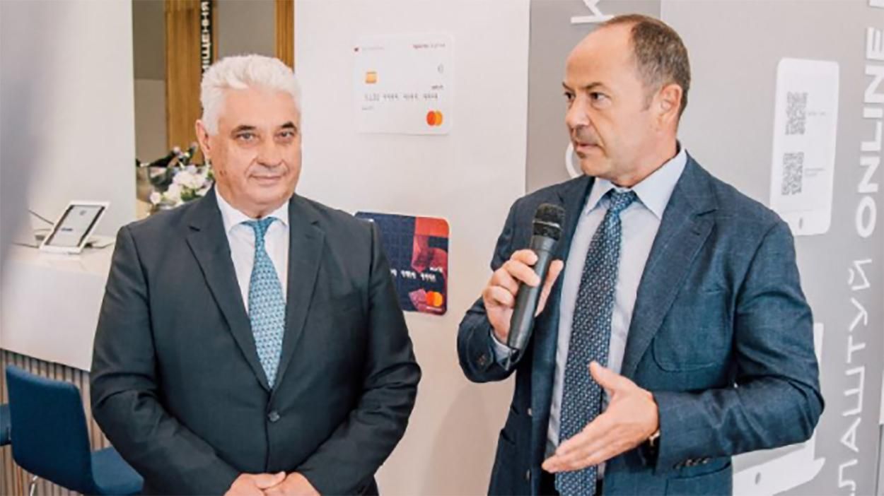 У Києві урочисто відкрили флагманське віділення "Таскомбанку" - Україна новини - 24 Канал У Києві урочисто відкрили флагманське віділення "Таскомбанку" - Україна новини - 24 Канал