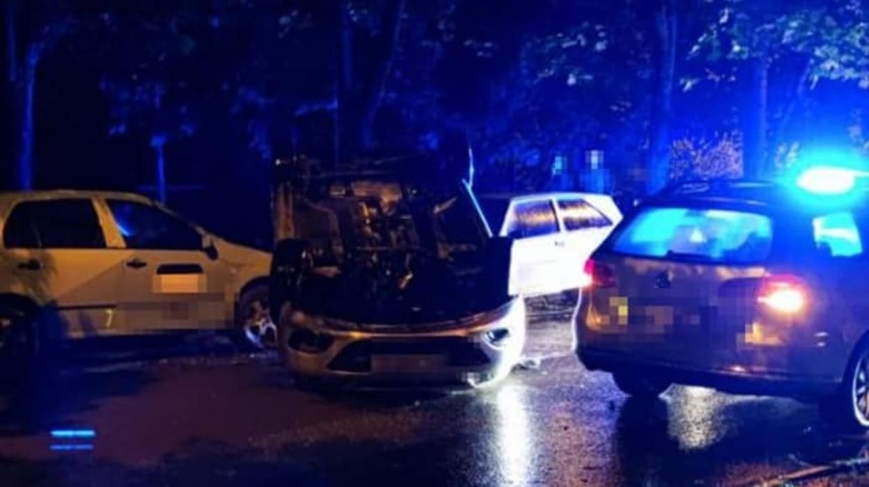 Від удару перекинувся на дах: п'яний львів'янин без прав вчинив потрійну ДТП – фото Від удару перекинувся на дах: п'яний львів'янин без прав вчинив потрійну ДТП – фото