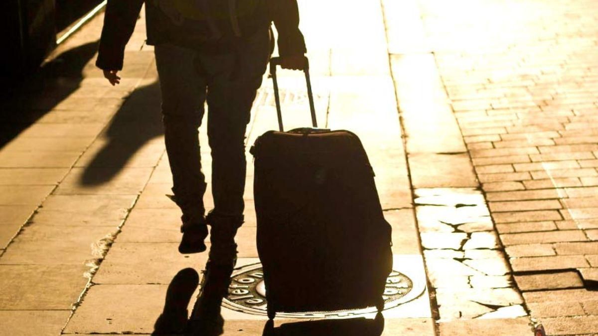 На Волыни мужчина напился яда, чтобы любимая не ехала на заработки На Волыни мужчина напился яда, чтобы любимая не ехала на заработки