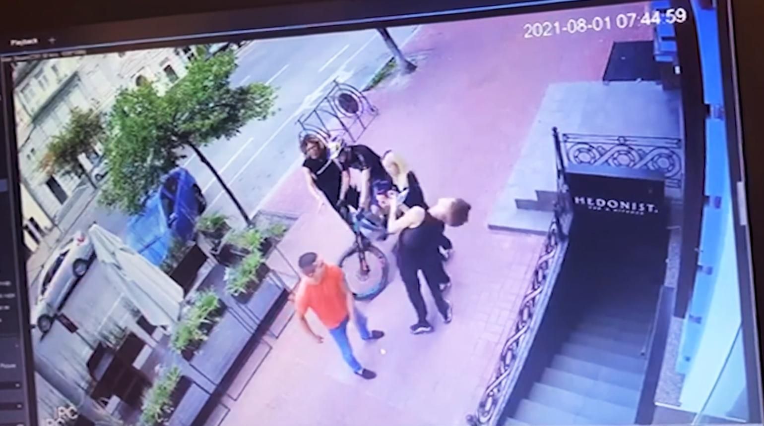 Бійця УДО, який до коми побив танцівника балету Дорофєєвої, звільнили Бійця УДО, який до коми побив танцівника балету Дорофєєвої, звільнили