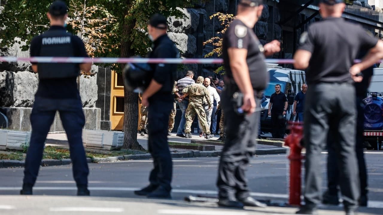 МВС показало відео затримання АТОвця, що хотів підірвати уряд МВС показало відео затримання АТОвця, що хотів підірвати уряд