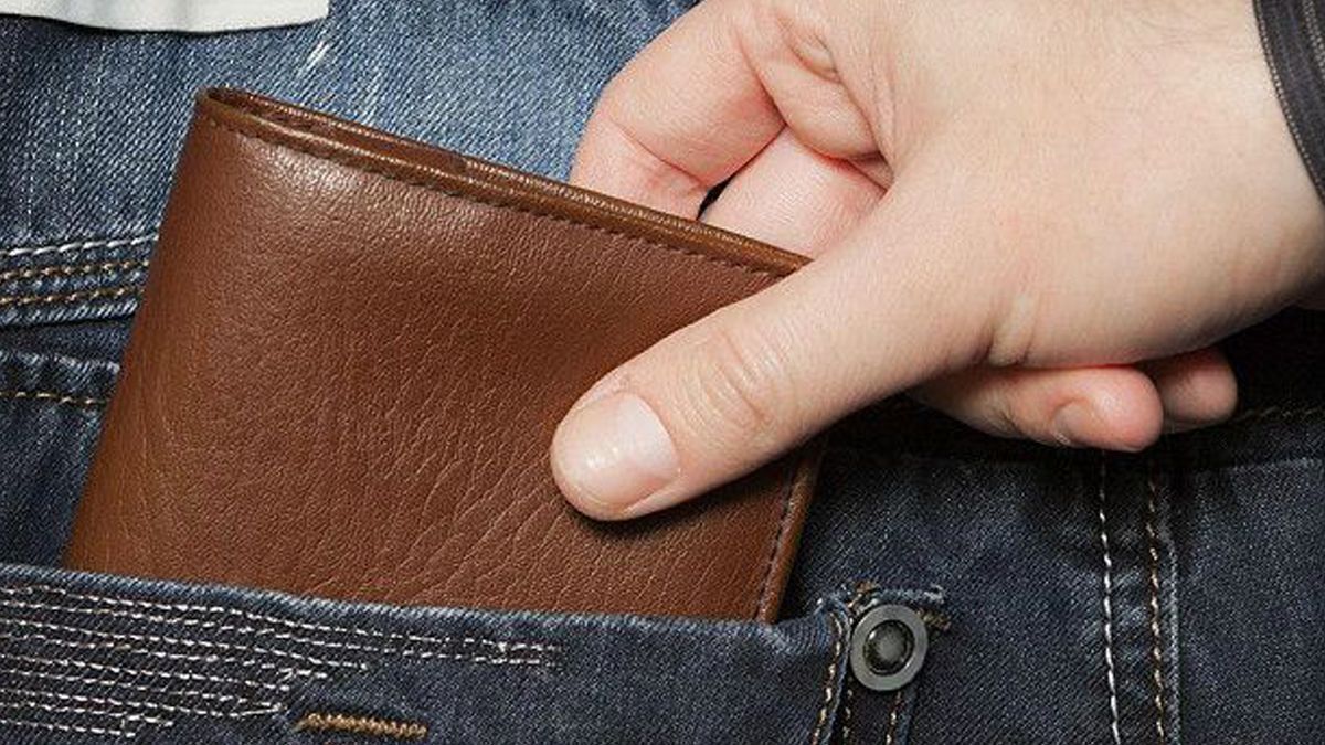 В Киеве 20-летняя девушка обокрала иностранного дипломата В Киеве 20-летняя девушка обокрала иностранного дипломата