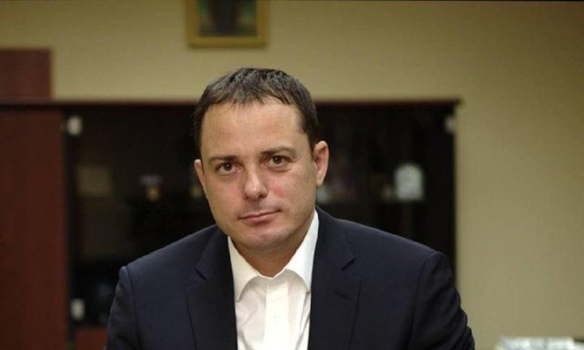 Мерія Кам'янського під керівництвом Білоусова вивела понад 100 млн гривень з міського бюджету Мерія Кам'янського під керівництвом Білоусова вивела понад 100 млн гривень з міського бюджету