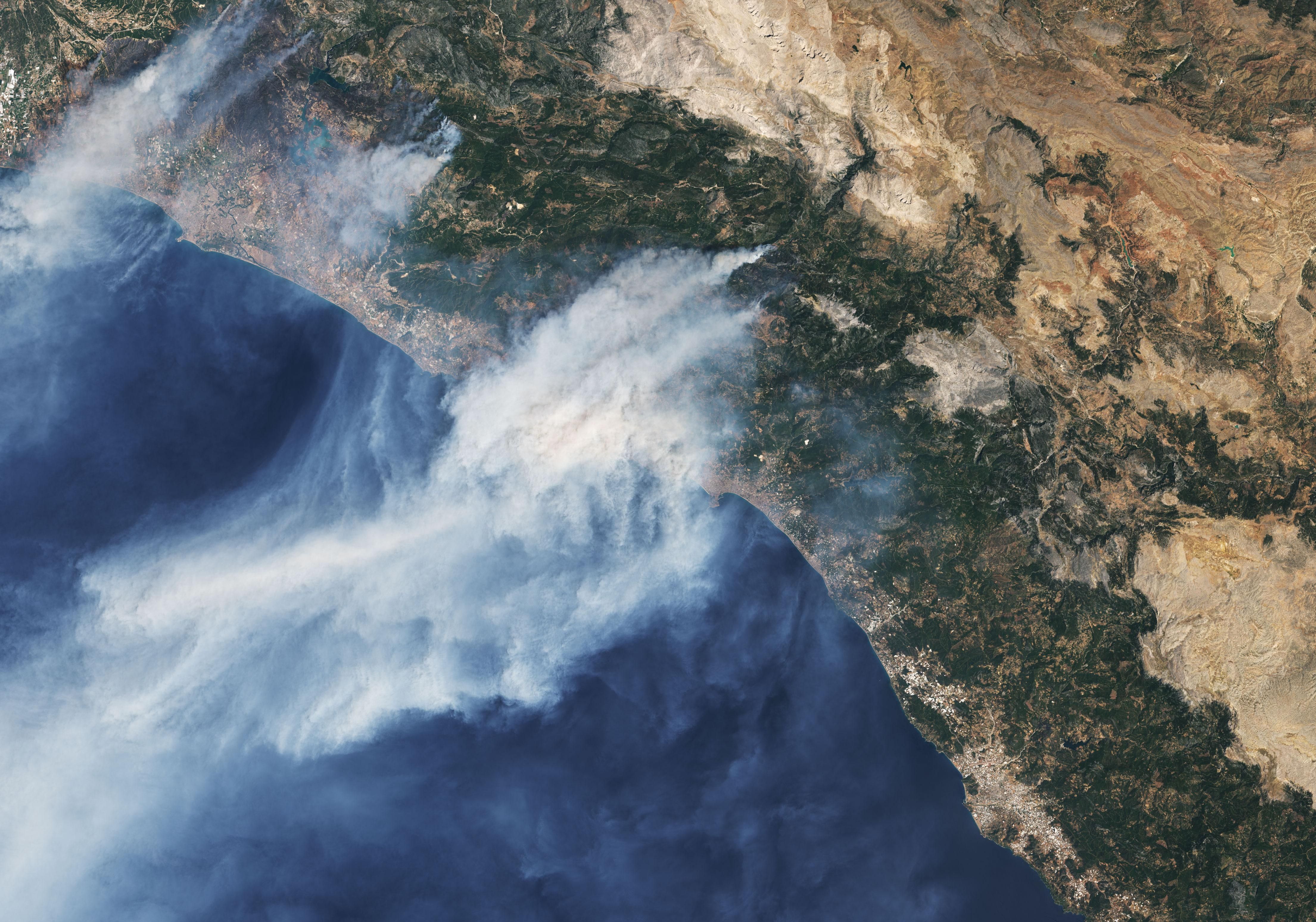 Туреччина палає: NASA показало фото лісових пожеж з космосу