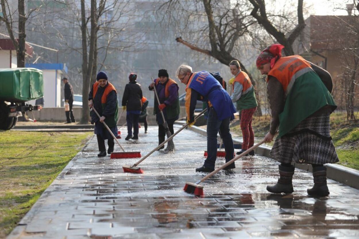Госаудитслужба требует, чтобы львовские дворники вернули премии Госаудитслужба требует, чтобы львовские дворники вернули премии