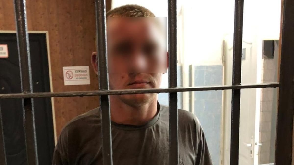 На Київщині чоловік з ножем пограбував бабусю На Київщині чоловік з ножем пограбував бабусю