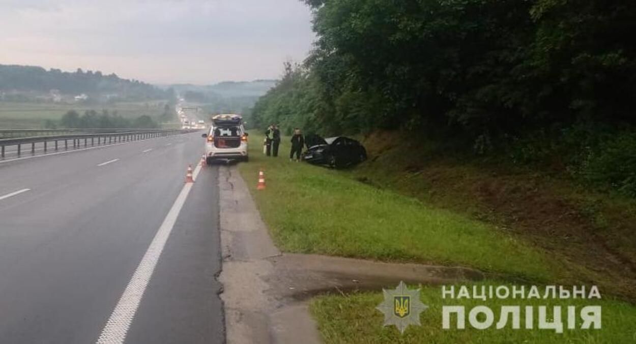 На трассе Киев - Чоп перевернулся Ford: мужчина и 2 детей попали в больницу - фото На трассе Киев - Чоп перевернулся Ford: мужчина и 2 детей попали в больницу - фото
