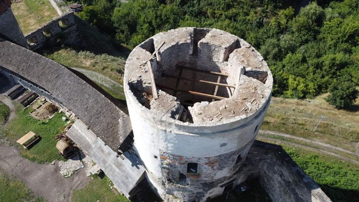 Вітер зірвав дах із Кам'янець-Подільської фортеці: фото пам'ятки 