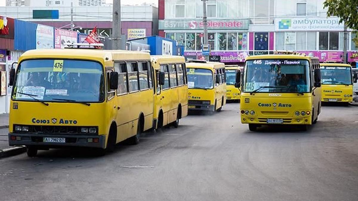 Киевляне жалуются на маршрутчиков, которые летом включают отопление